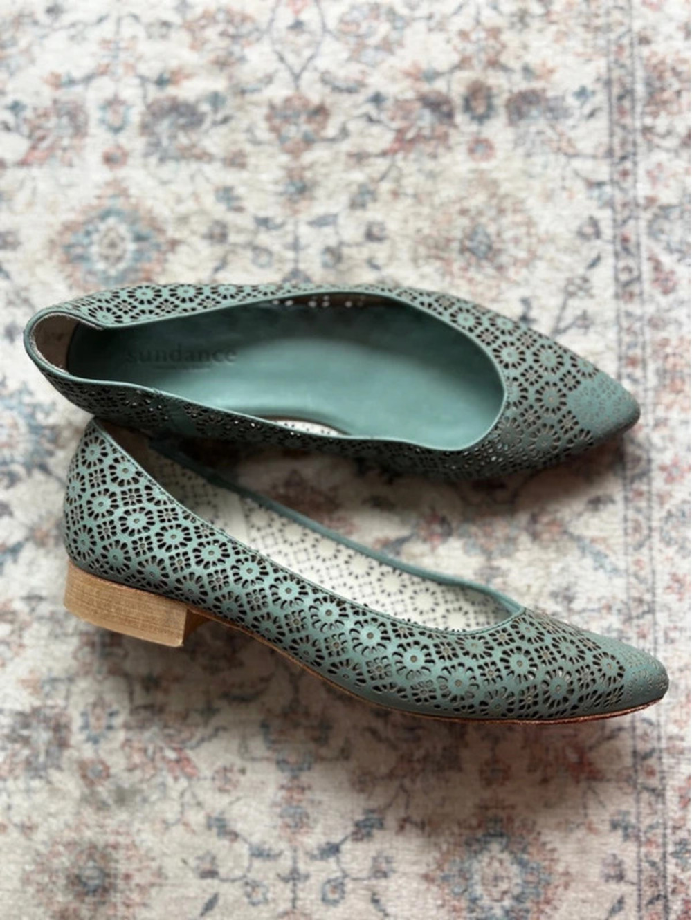 Womens Leather Sundance Pointed Ballerina Flats Size 40 Or 9 USA